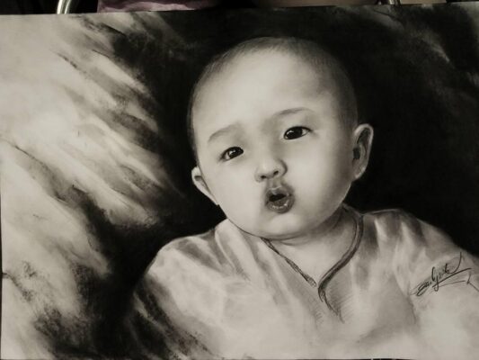 Tranh chân dung truyền thần em bé với biểu cảm đáng yêu.